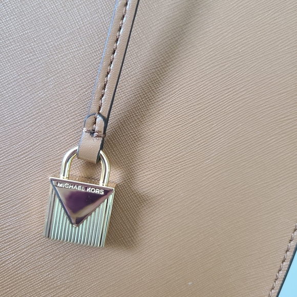 Michael Kors Mercer Tote - Picture 5 of 8